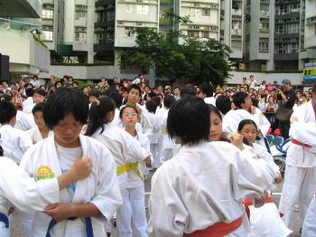 70人示範