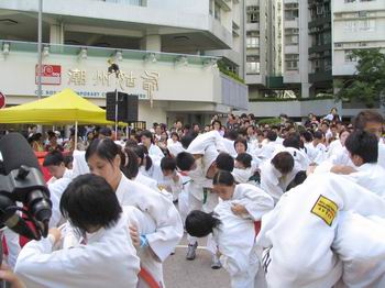 70人示範