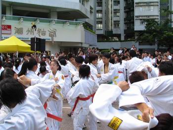 70人示範